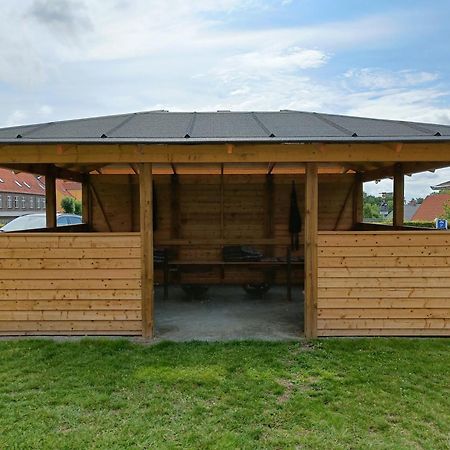 Stoberiet Hostel สเวนด์บอร์ก ภายนอก รูปภาพ A wooden gazebo