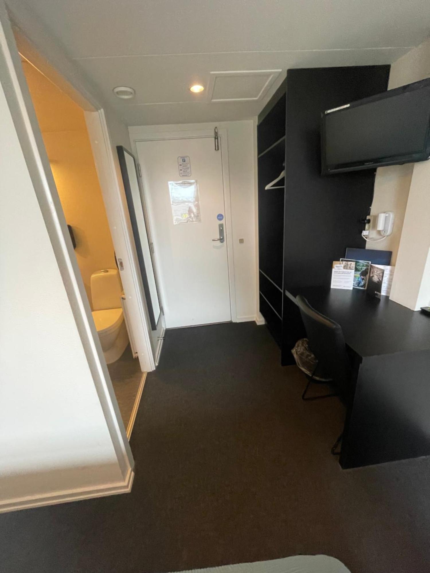 Stoberiet Hostel สเวนด์บอร์ก ภายนอก รูปภาพ A typical studio apartment in the UK