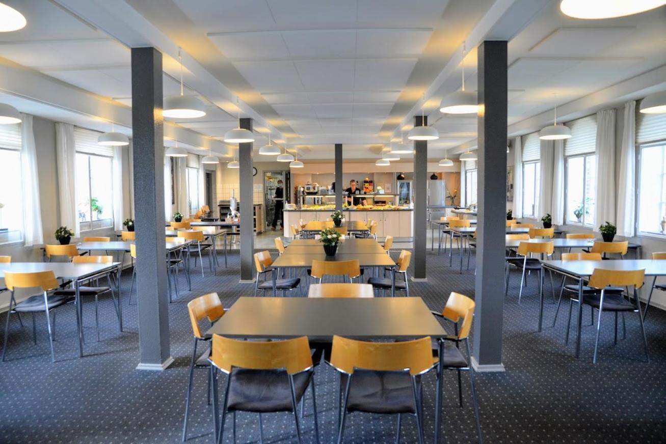 Stoberiet Hostel สเวนด์บอร์ก ภายนอก รูปภาพ The cafeteria at the University of Stavanger