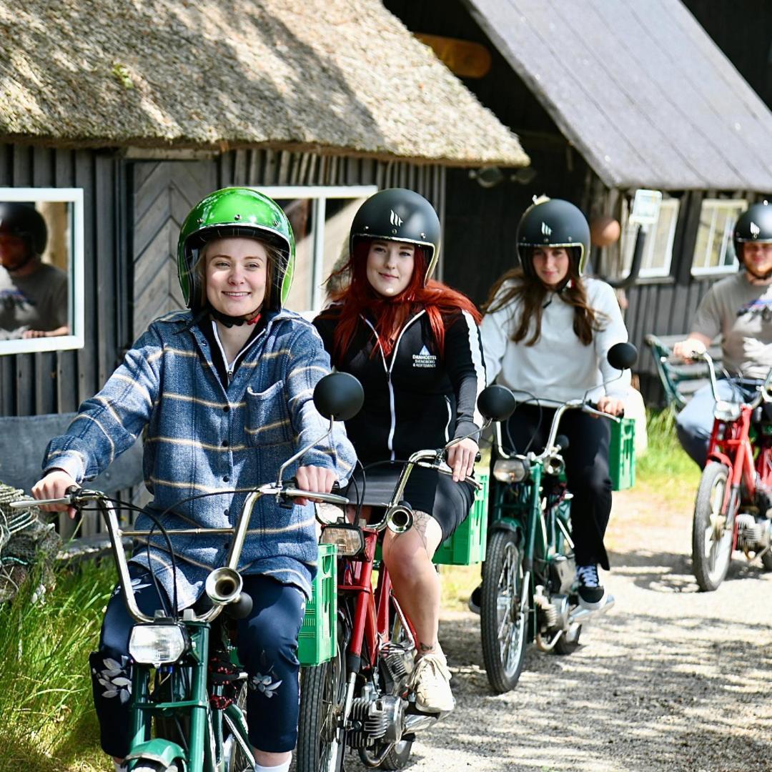 Stoberiet Hostel สเวนด์บอร์ก ภายนอก รูปภาพ Danish children on bicycles