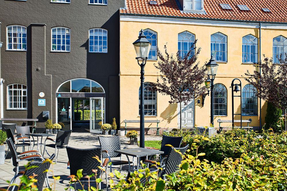 Stoberiet Hostel สเวนด์บอร์ก ภายนอก รูปภาพ The former town hall of Sønderborg