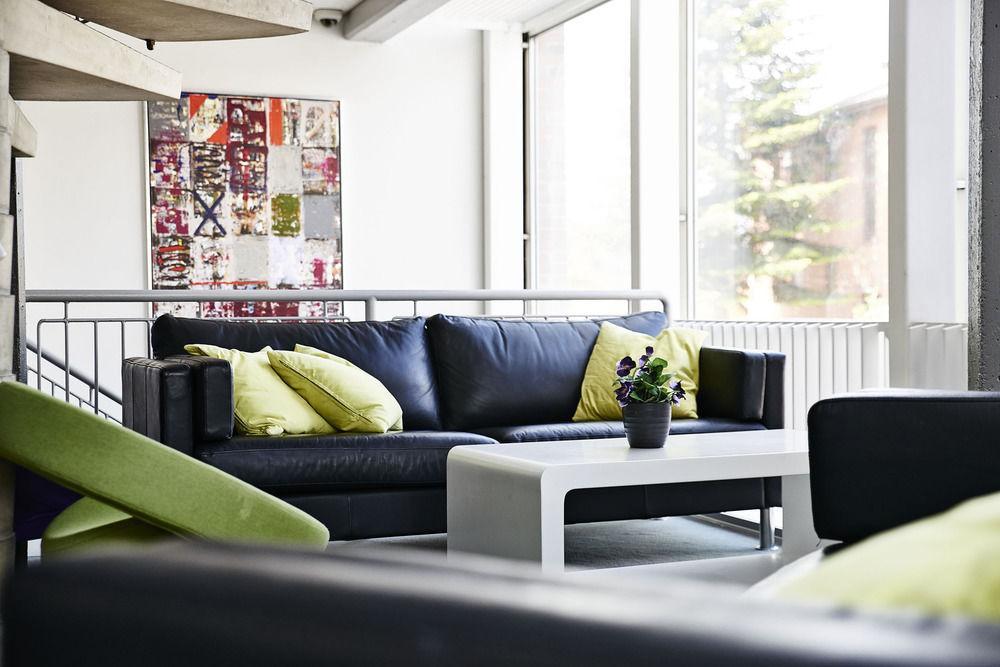 Stoberiet Hostel สเวนด์บอร์ก ภายนอก รูปภาพ The interior of the library