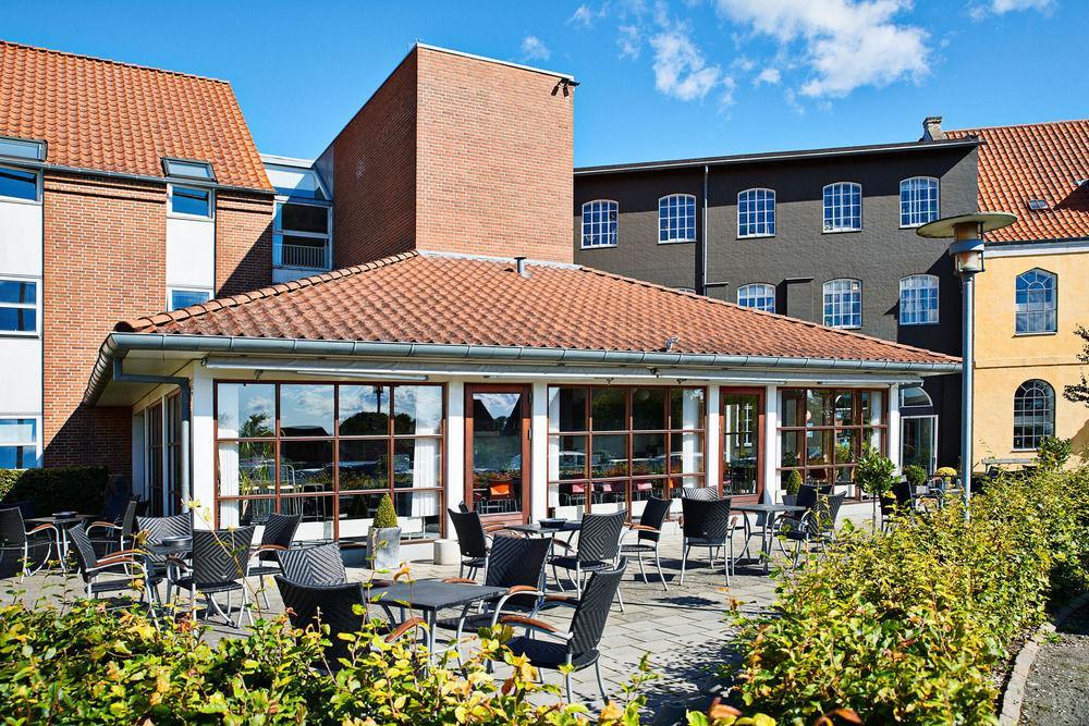 Stoberiet Hostel สเวนด์บอร์ก ภายนอก รูปภาพ The University of Copenhagen's main library