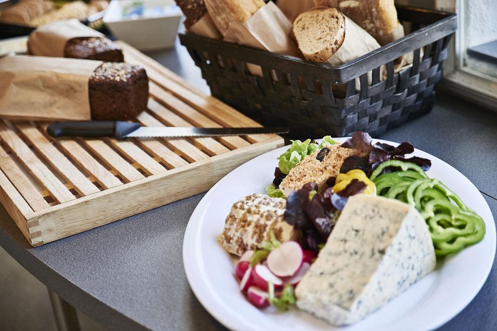 Stoberiet Hostel สเวนด์บอร์ก ภายนอก รูปภาพ A cheese platter
