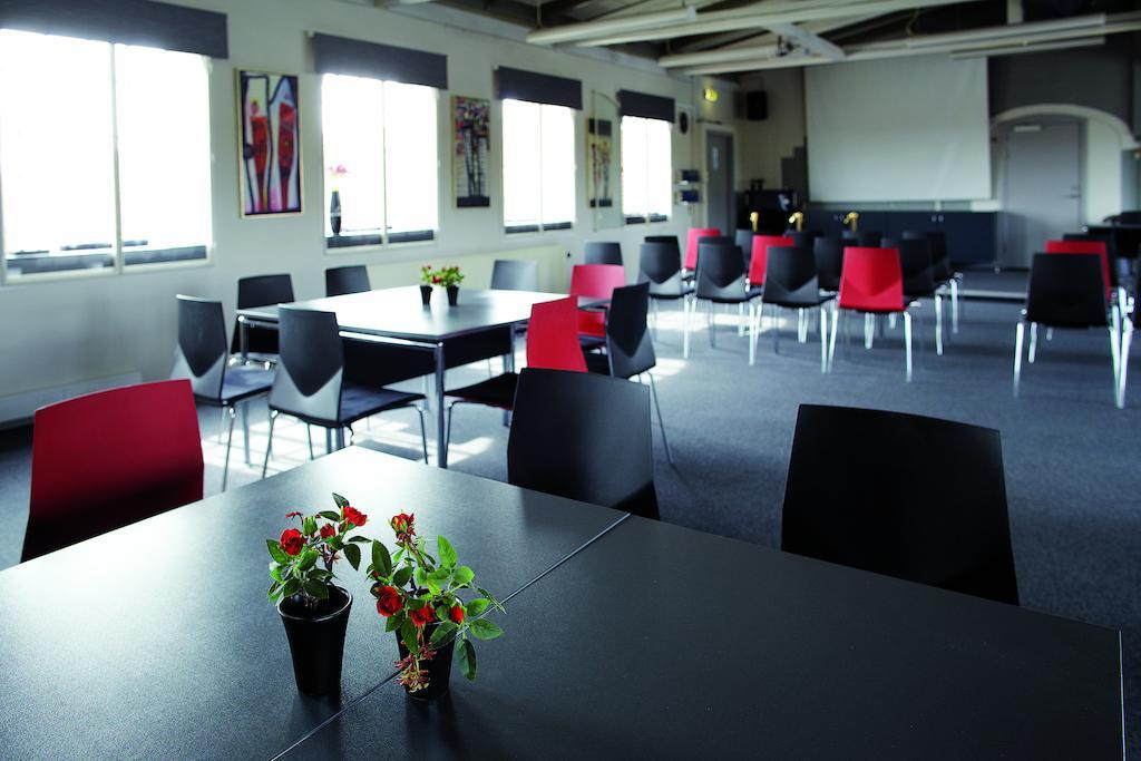 Stoberiet Hostel สเวนด์บอร์ก ภายนอก รูปภาพ The dining room at the International Centre