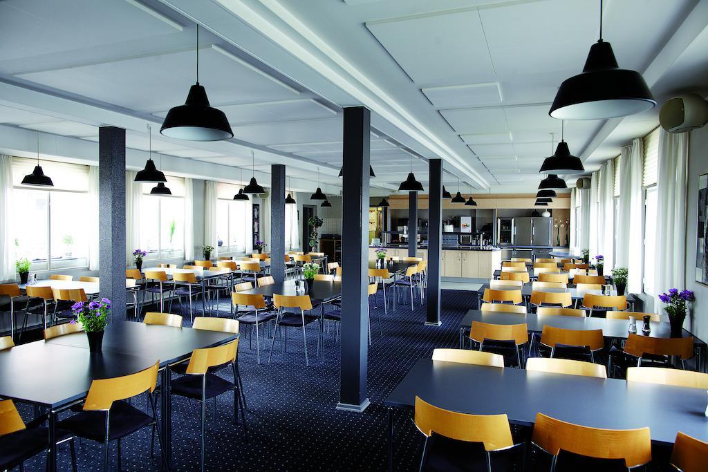 Stoberiet Hostel สเวนด์บอร์ก ภายนอก รูปภาพ The cafeteria at the University of Copenhagen